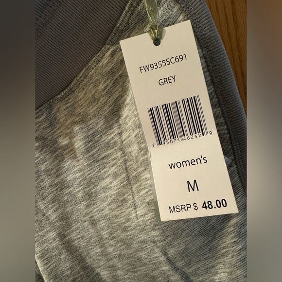 GreenTea Women’s Capri Sweats - Picture 3 of 3